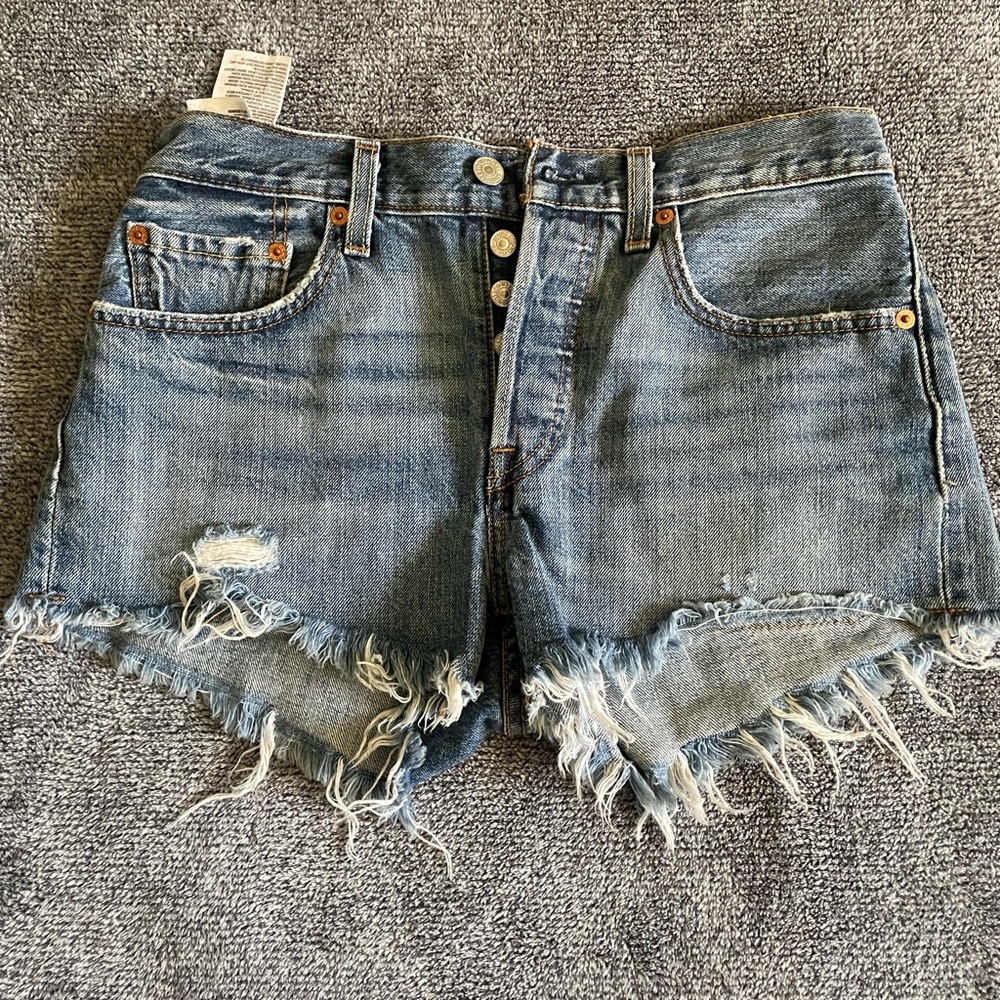 Levi’s 501 button fly denim shorts size 26